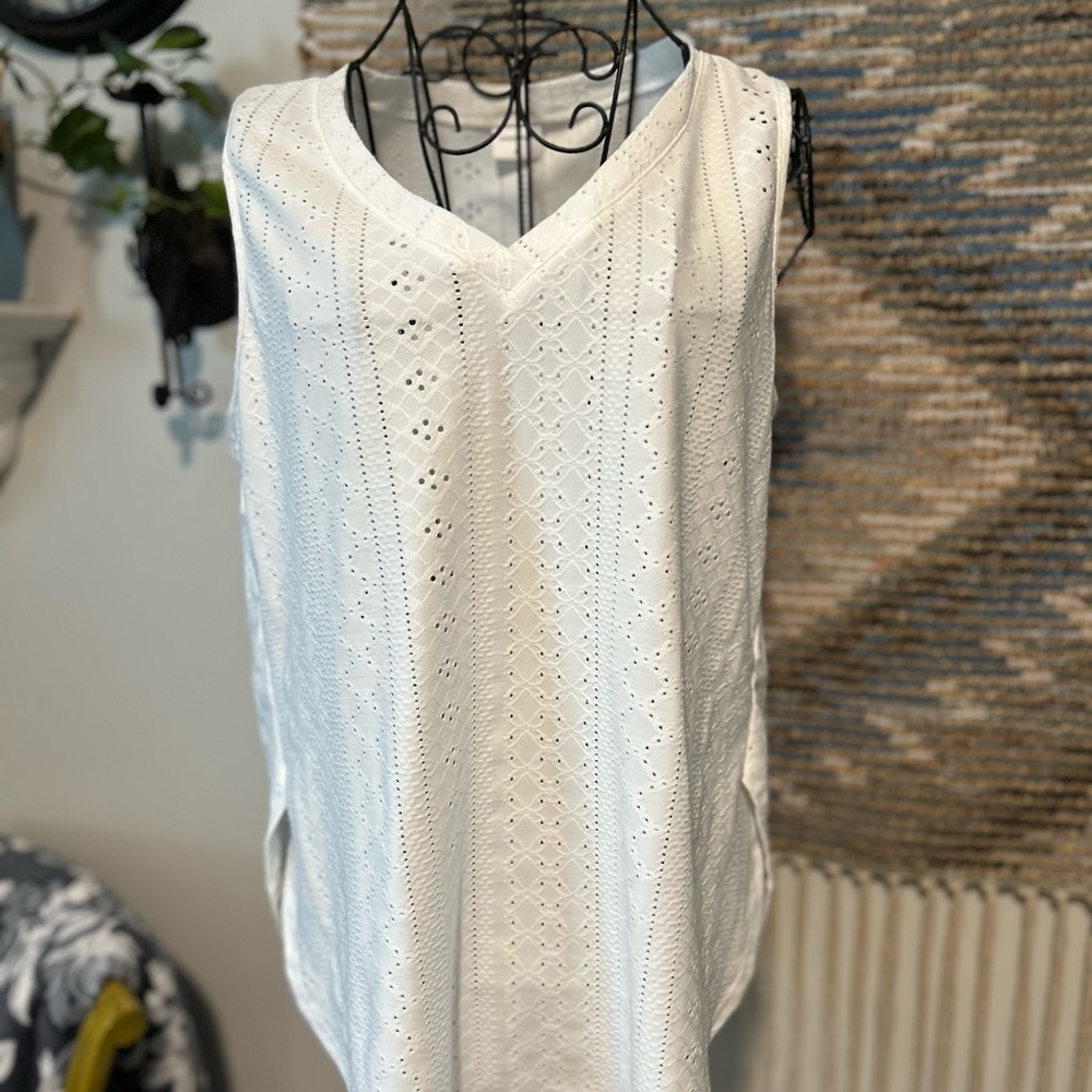 Xieerduo White Eyelet Sleeveless Top
